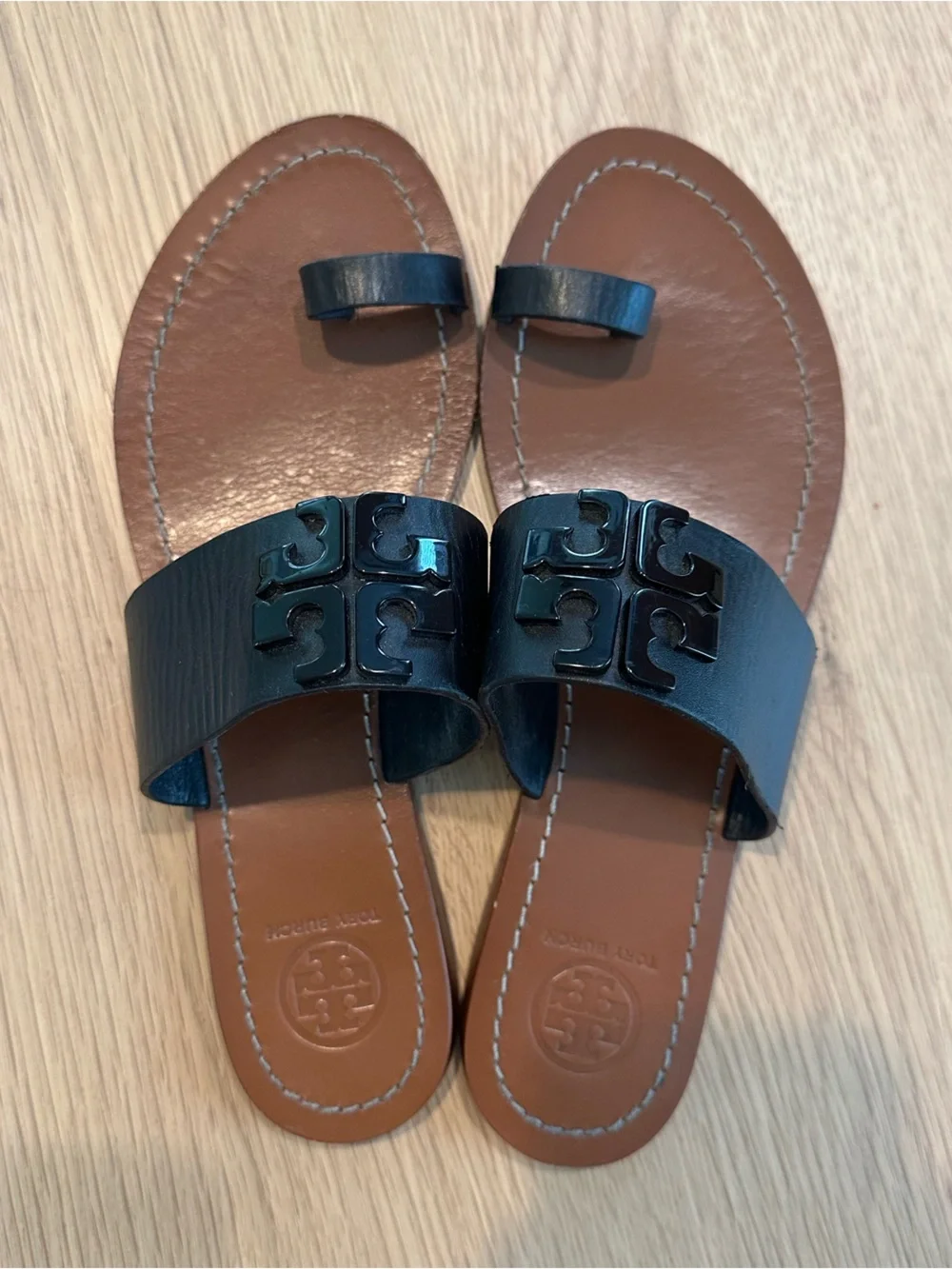Tory Burch Black Leather Logo Toe-Loop Sandals Size 7